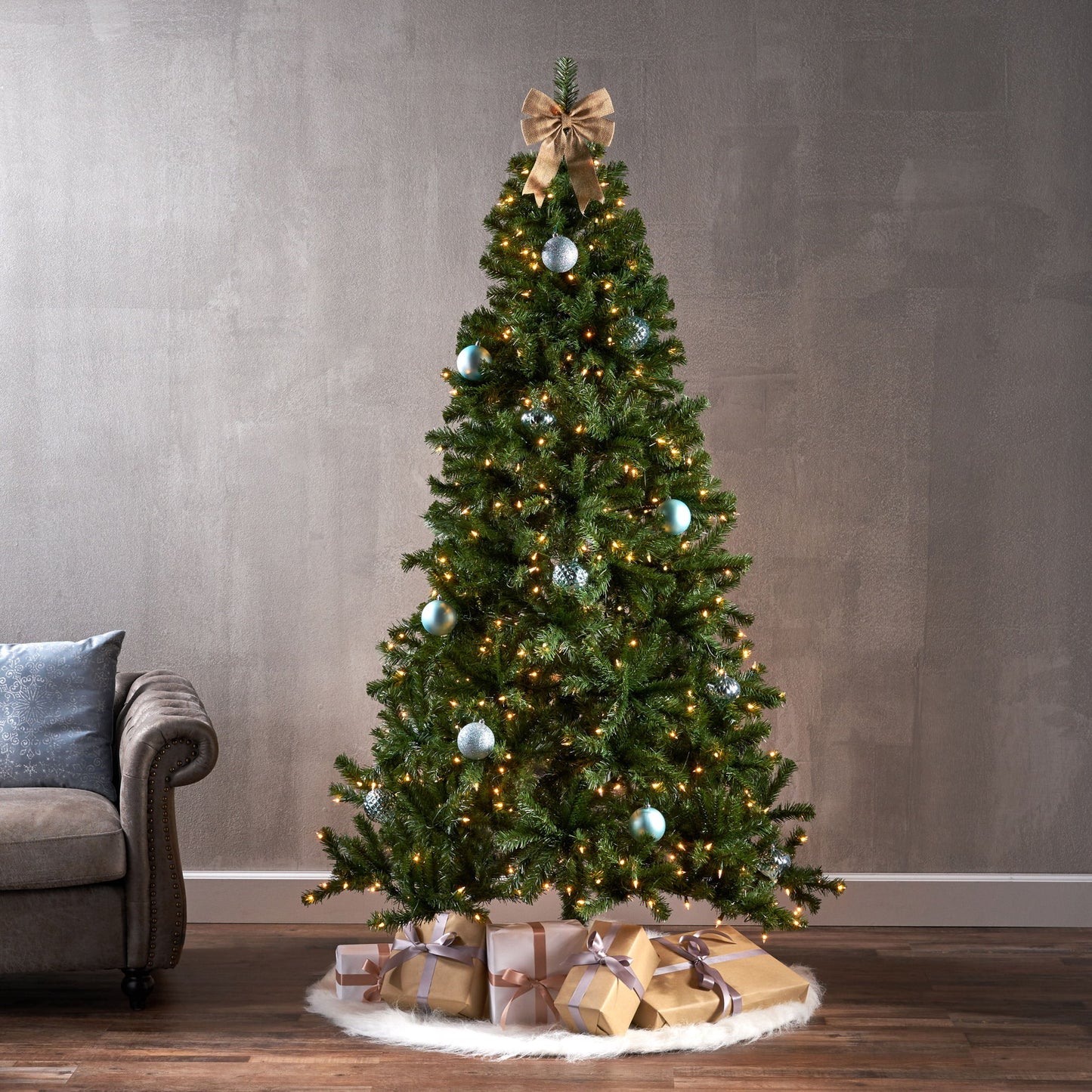 Noble - 7' Hinged Christmas Tree With 500 Clear Lights - Green