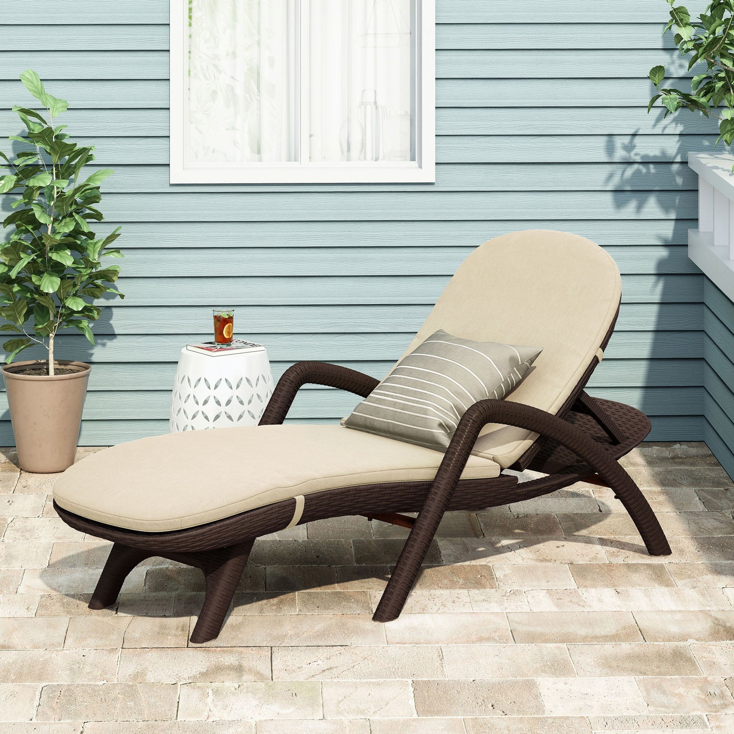 Mikael - Chaise Lounge With Cushion